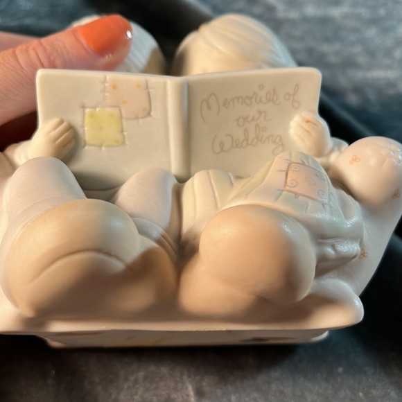 Precious Moments Precious Memories of Our Wedding 106763 1987 Samuel J Butcher - Picture 3 of 5